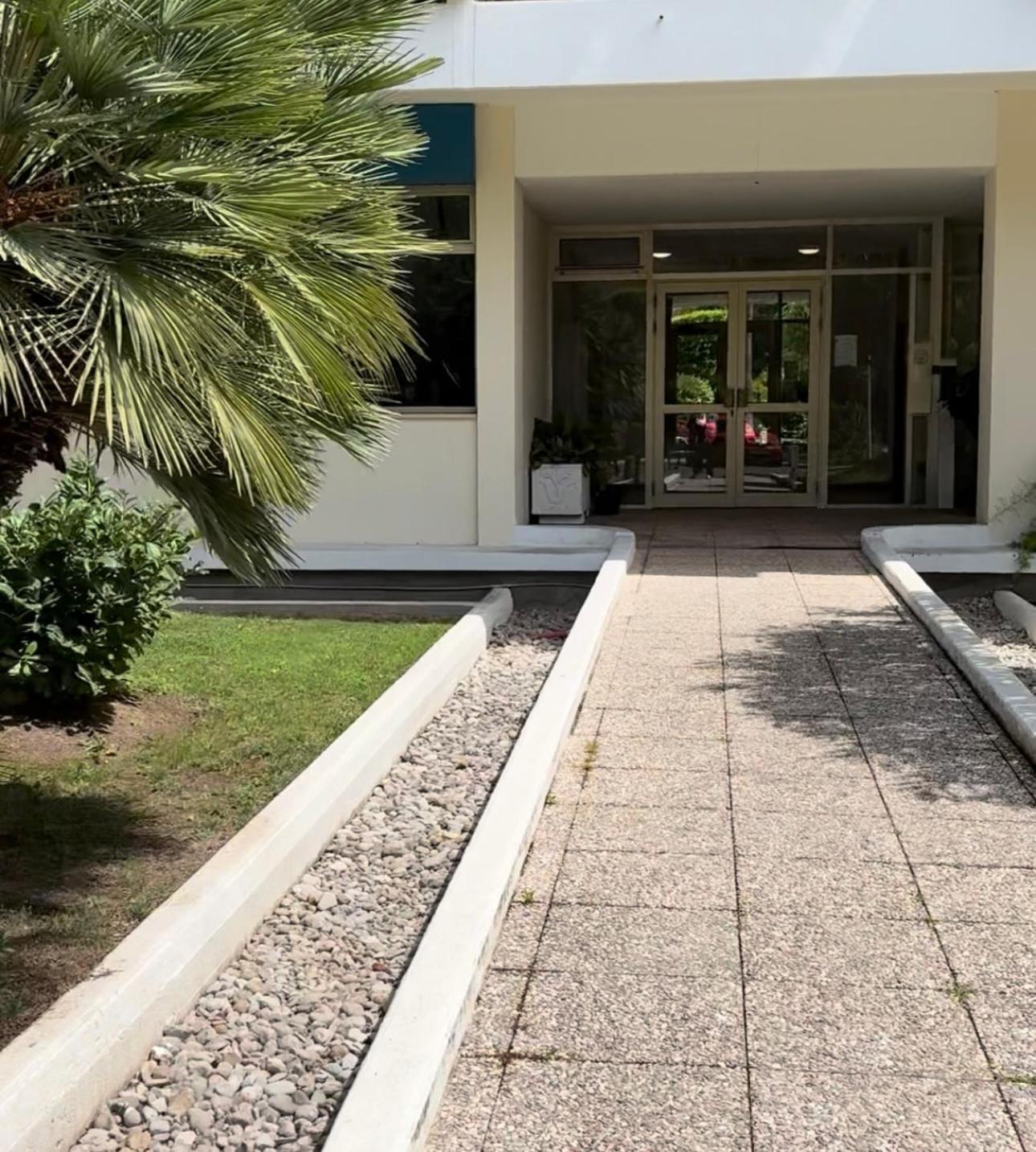 Moderne - Parking - Proche De La *